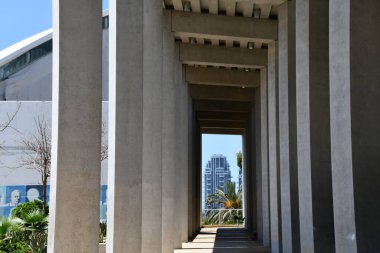 TEL AVIV, ISRAEL - 20 Temmuz 2021 'de İsrail' in Tel Aviv kentindeki Yitzhak Rabin Center.