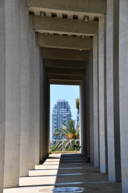 TEL AVIV, ISRAEL - 20 Temmuz 2021 'de İsrail' in Tel Aviv kentindeki Yitzhak Rabin Center.