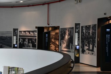 TEL AVIV, ISRAEL - 20 Temmuz 2021 'de İsrail' in Tel Aviv kentindeki Yitzhak Rabin Center.