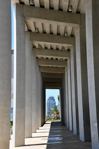 TEL AVIV, ISRAEL - 20 Temmuz 2021 'de İsrail' in Tel Aviv kentindeki Yitzhak Rabin Center.