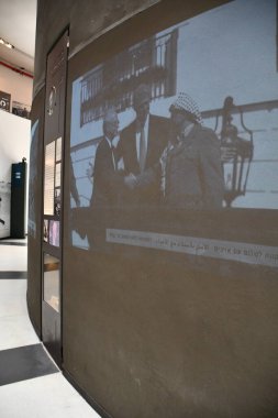 TEL AVIV, ISRAEL - 20 Temmuz 2021 'de İsrail' in Tel Aviv kentindeki Yitzhak Rabin Center. 