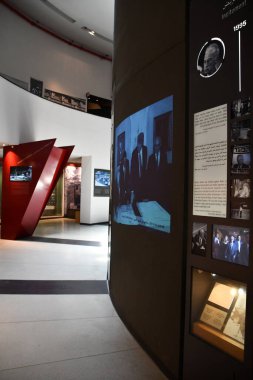 TEL AVIV, ISRAEL - 20 Temmuz 2021 'de İsrail' in Tel Aviv kentindeki Yitzhak Rabin Center. 