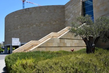 TEL AVIV, ISRAEL - 20 Temmuz 2021 'de İsrail' in Tel Aviv kentindeki Yitzhak Rabin Center. 