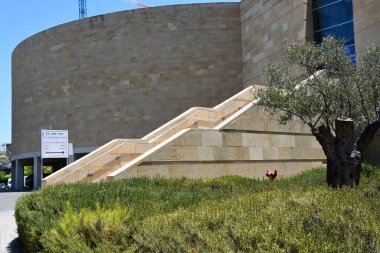 TEL AVIV, ISRAEL - 20 Temmuz 2021 'de İsrail' in Tel Aviv kentindeki Yitzhak Rabin Center. 