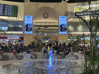 TEL AVIV, ISRAEL - 21 Temmuz 2021 'de İsrail' in Tel Aviv kentindeki Ben Gurion Havaalanı Terminali.