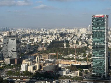 TEL AVIV, ISRAEL - 21 Temmuz 2021 'de İsrail' de Tel Aviv 'in havadan görünüşü.