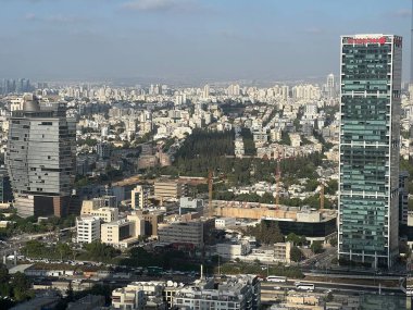 TEL AVIV, ISRAEL - 21 Temmuz 2021 'de İsrail' de Tel Aviv 'in havadan görünüşü.