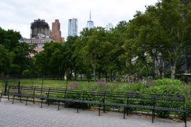 NEW YORK NY - 18 Haziran 2022 'de görüldüğü üzere Manhattan, New York' taki Battery Park.