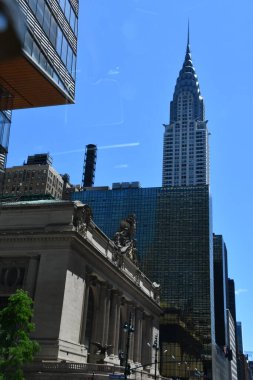 NEW YORK, New York - 18 Haziran 2022: Manhattan şehir merkezindeki Grand Central Terminal ve Chrysler Binası, 18 Haziran 2022.