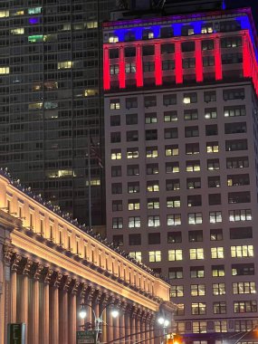 NEW YORK NY - 21 DEC: 21 Aralık 2022 'de Manhattan, New York' ta gece gökdelenleri.