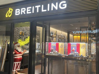 New Jersey 'deki Short Hills' teki The Mall 'da 25 Kasım 2022' de görüldüğü gibi Breitling mağazası. 160 özel uluslararası ve lüks perakendecisi olan Amerika 'nın en pahalı alışveriş merkezlerinden biri..