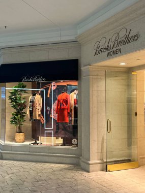 Brooks Brothers 'ın 25 Kasım 2022' de New Jersey 'deki Short Hills' teki Kadın Mağazası 'nda görüldüğü gibi. 160 özel uluslararası ve lüks perakendecisi olan Amerika 'nın en pahalı alışveriş merkezlerinden biri..