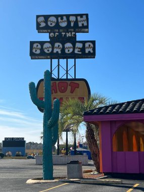 HAMER, SC - 24 DEC: 24 Aralık 2022 'de Hamer, Güney Karolina' da görülen sınır yolunun güneyi.