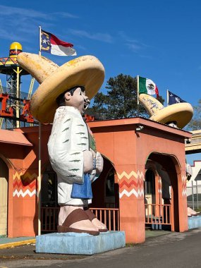 HAMER, SC - 24 DEC: 24 Aralık 2022 'de Hamer, Güney Karolina' da görülen sınır yolunun güneyi.