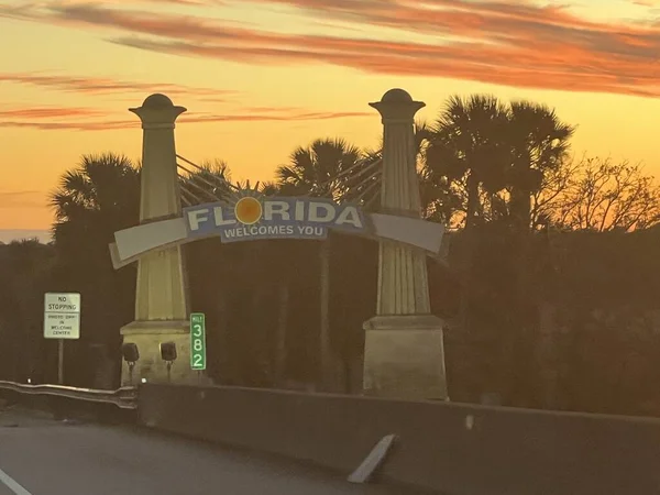 Flida Dec フロリダでの日没ようこそフロリダでのサイン 12月に見られるように24 2022 — ストック写真