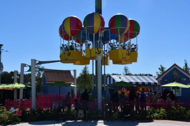 CYPRESS GARDENS FL - DEC 27: Peppa Pigs Balloon Ride at Peppa Pig Theme Park in Cypress Gardens, Florida, as seen on Dec 27, 2022.