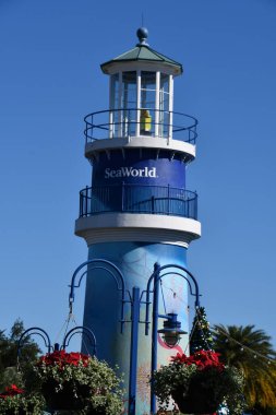 29 Aralık 2022 'de Florida' daki SeaWorld Orlando Deniz Feneri 'nde görüldü. Bu bir tema ve deniz zooloji parkı. Canlı gösteriler ve gezintiler ve hayvan sergileri de dahil olmak üzere birçok eğlence alanı var..