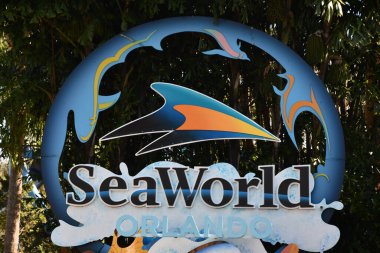 ORLANDO, FL - 29 Aralık 2022 'de Florida' daki SeaWorld Orlando. Bu bir tema ve deniz zooloji parkı. Canlı gösteriler ve gezintiler ve hayvan sergileri de dahil olmak üzere birçok eğlence alanı var..