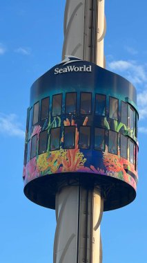 29 Aralık 2022 'de Florida' daki SeaWorld Orlando Gökyüzü Kulesi 'nde görüldü. Bu bir tema ve deniz zooloji parkı. Canlı gösteriler ve gezintiler ve hayvan sergileri de dahil olmak üzere birçok eğlence alanı var..