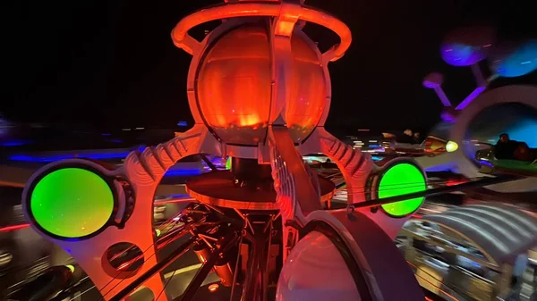 オーランドFl Dec 2022年12月26日に見られるように フロリダ州オーランドのディズニー マジック キングダム パークでアストロ オービターに乗る — ストック写真