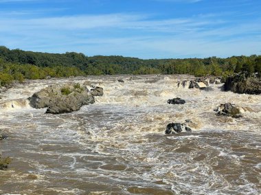 Great Falls Parkı, McLean Virginia 'daki Potomac Nehri' nde.