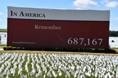 WASHINGTON DC - SEP 26; Amerika 'da Unutmayın, Suzanne Brennan Firstenberg tarafından Washington DC' de sergilenen sergi, 26 Eylül 2021 'de görüldüğü gibi.