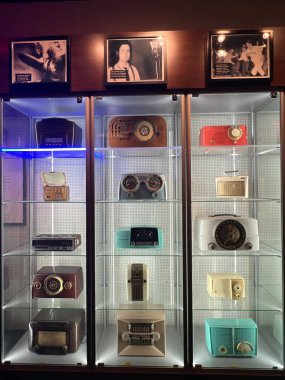 New York Şehri 'nin Manhattan' da 21 Ocak 2023 'te görülen ve sizi New York' un en ünlü siteleri ve anlarına bağlayan üç aşamalı bir yolculuk. Tecrübelerinize göre havada 10 metre asılı kalacaksınız..