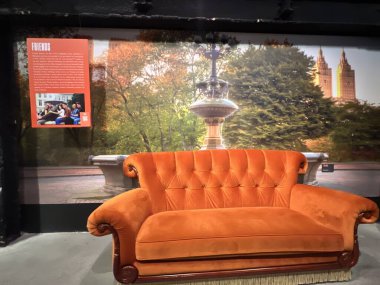 New York Şehri 'nin Manhattan' da 21 Ocak 2023 'te görülen ve sizi New York' un en ünlü siteleri ve anlarına bağlayan üç aşamalı bir yolculuk. Tecrübelerinize göre havada 10 metre asılı kalacaksınız..