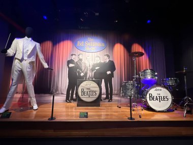 New York Şehri 'nin Manhattan' da 21 Ocak 2023 'te görülen ve sizi New York' un en ünlü siteleri ve anlarına bağlayan üç aşamalı bir yolculuk. Tecrübelerinize göre havada 10 metre asılı kalacaksınız..