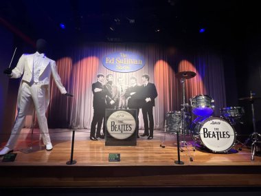 New York Şehri 'nin Manhattan' da 21 Ocak 2023 'te görülen ve sizi New York' un en ünlü siteleri ve anlarına bağlayan üç aşamalı bir yolculuk. Tecrübelerinize göre havada 10 metre asılı kalacaksınız..