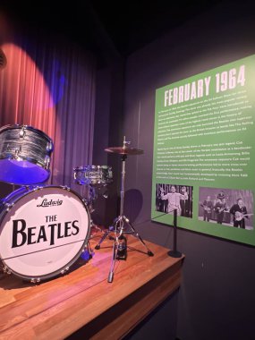 New York Şehri 'nin Manhattan' da 21 Ocak 2023 'te görülen ve sizi New York' un en ünlü siteleri ve anlarına bağlayan üç aşamalı bir yolculuk. Tecrübelerinize göre havada 10 metre asılı kalacaksınız..