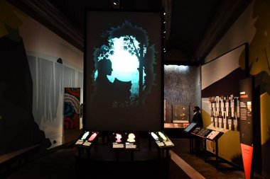 NEW YORK NY - 18 Mart 2023 'te New York' taki Smithsonian Ulusal Kızılderili Müzesi 'nde sergilenen New York Yerlisi.