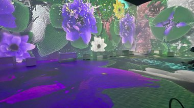 NEW YORK NY - 22 Mart 2023 'te New York' ta Monets Garden - The Immersive Experience.