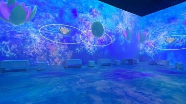 NEW YORK NY - 22 Mart 2023 'te New York' ta Monets Garden - The Immersive Experience.