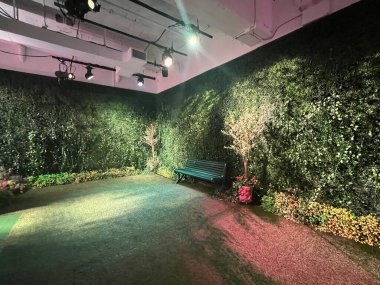 NEW YORK NY - 22 Mart 2023 'te New York' ta Monets Garden - The Immersive Experience.
