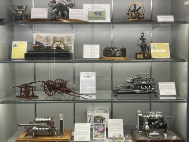 CARLSBAD, CA - 8 Nisan 2023 'te Carlsbad, Kaliforniya' daki Minyatür Mühendislik Sanatçılık Müzesi.