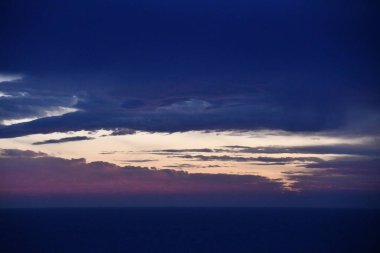 Pasifik Okyanusu 'ndaki Meksika Rivierasında gün batımı