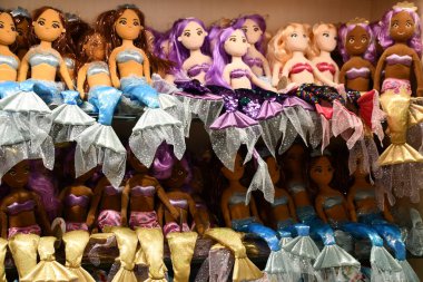 10 Nisan 2023 'te Long Beach, Kaliforniya' dan denize açılan Karnaval Panorama yolcu gemisinde Cherry On Top Candy Store.