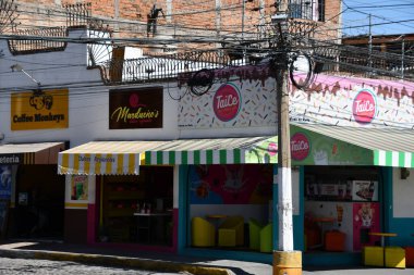 PUERTO VìRTA, MEXICO - 11 Nisan 2023 'te görüldüğü üzere, Puerto Vallarta, Meksika' da şehir çevresinde.