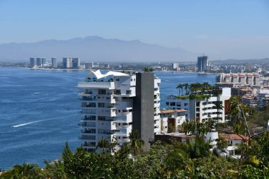 PUERTO VìRTA, MEXICO - 11 Nisan 2023 'te görüldüğü üzere, Puerto Vallarta, Meksika' da şehir çevresinde.