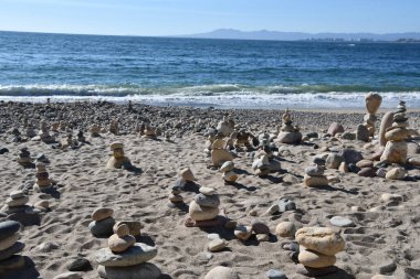 Puerto Vallarta, Meksika sahilindeki Taş ve Kaya Heykelleri