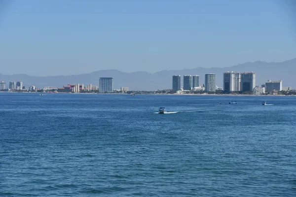 Puerto Vallarta Mexico Rpa 2023年4月11日看到的墨西哥瓦利亚塔港周围的城市 — 图库照片