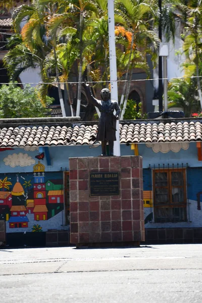 Пуерто Валларта Мехико Apr Статуя Отца Мигеля Идальго Костилья Площади — стоковое фото