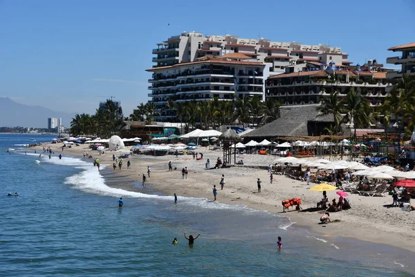 Puerto Vallarta, Meksika 'da Playa Olas Alta Plajı, 11 Nisan 2023' te görüldü..