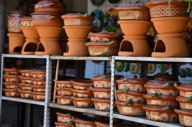 MAZATLAN, MEXICO - 12 Nisan 2023 'te Meksika' nın Mazatlan kentindeki Meksika Çömlekçilik & El Sanatları.