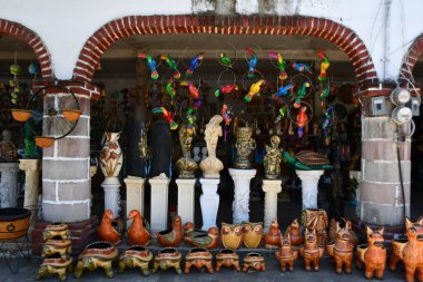 MAZATLAN, MEXICO - 12 Nisan 2023 'te Meksika' nın Mazatlan kentindeki Meksika Çömlekçilik & El Sanatları.