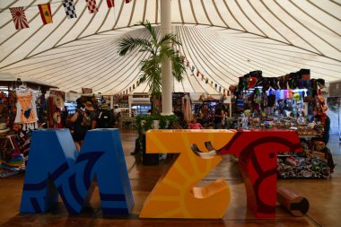 MAZATLAN, MEXICO - 12 Nisan 2023 'te görüldüğü üzere, Mazatlan, Meksika' daki Mazatlan Cruise Terminalinde MZT İşareti.