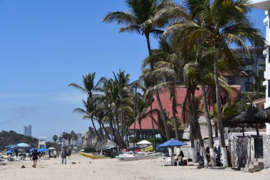 MAZATLAN, MEXICO - 12 Nisan 2023 'te Meksika' nın Mazatlan kentindeki Zona Dorada plajında (Altın Bölge) görüldü..