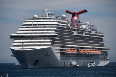 CABO SAN LUCAS, MEXICO - 13 Nisan 2023 'te görüldüğü üzere Mazatlan, Meksika' da Karnaval Panorama Gemisi.