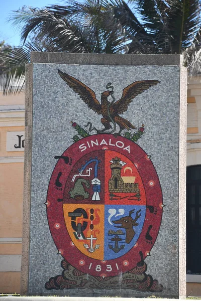 Mazatlan México Abr Monumento Escudo Sinaloa Mazatlán México Visto Abril — Foto de Stock